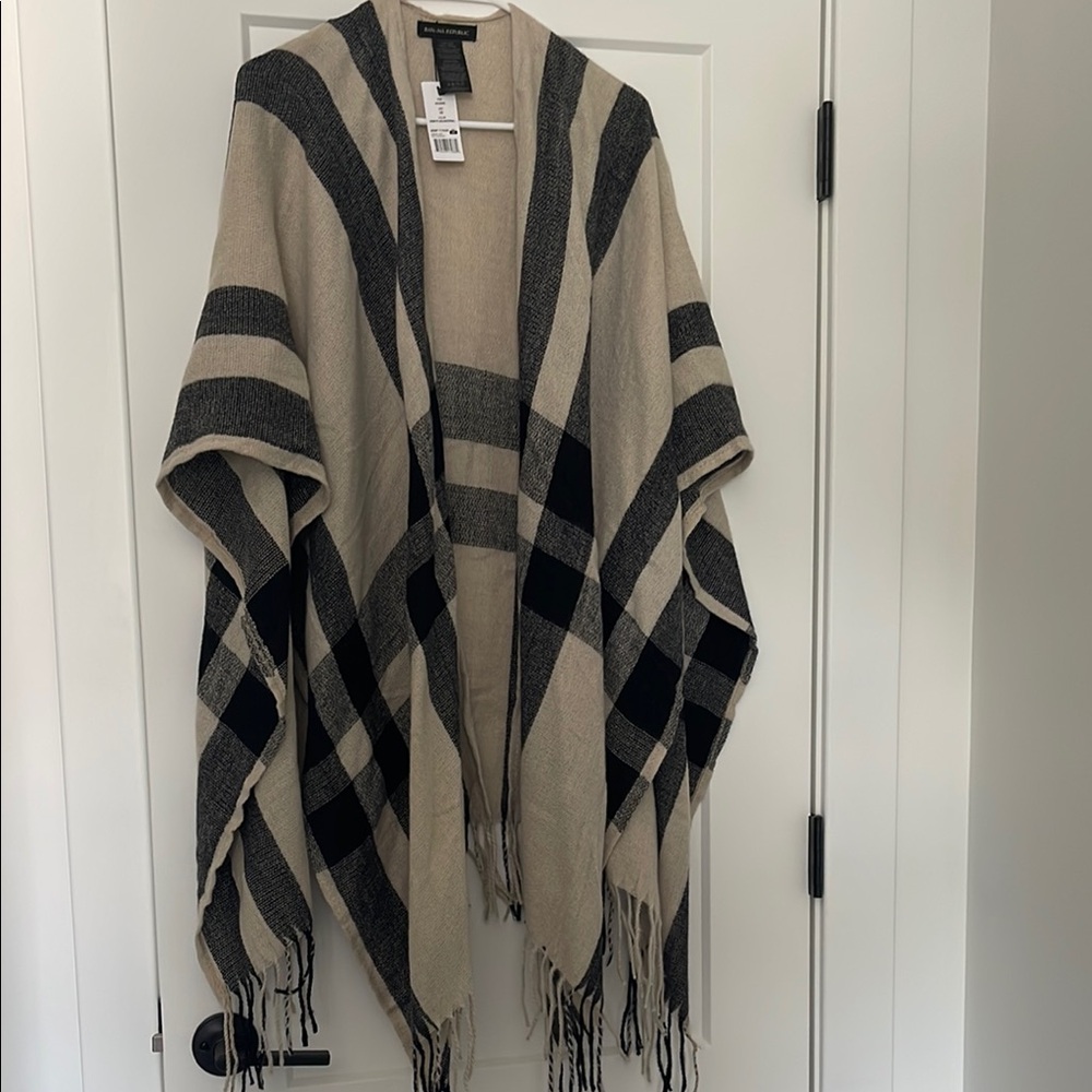 Banana Republic Black and Cream Plaid Wrap
